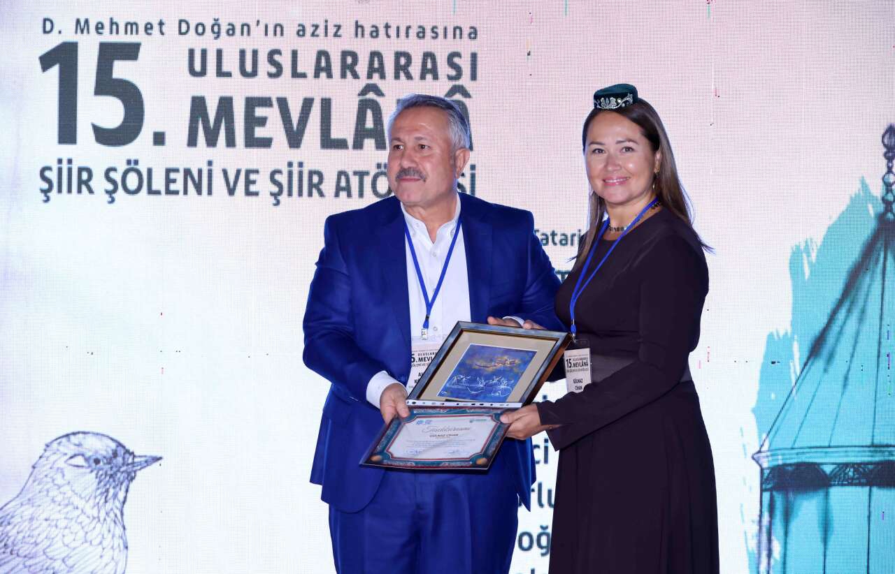 Mevlânâ’nın huzurunda 15. buluşma! Konya’da usta kalemler sahne aldı 10